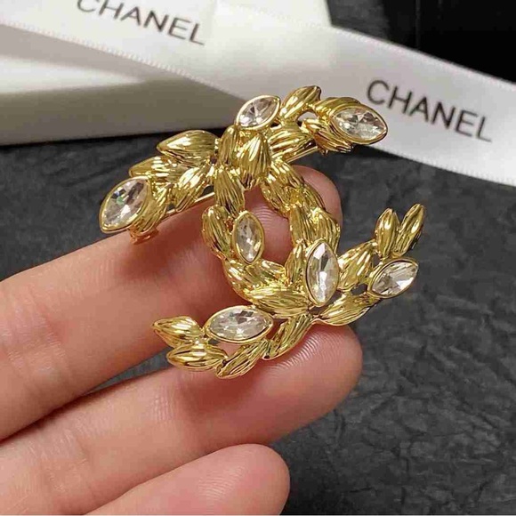 Chanel Women's Versatile Brooch - Picture 2 of 6
